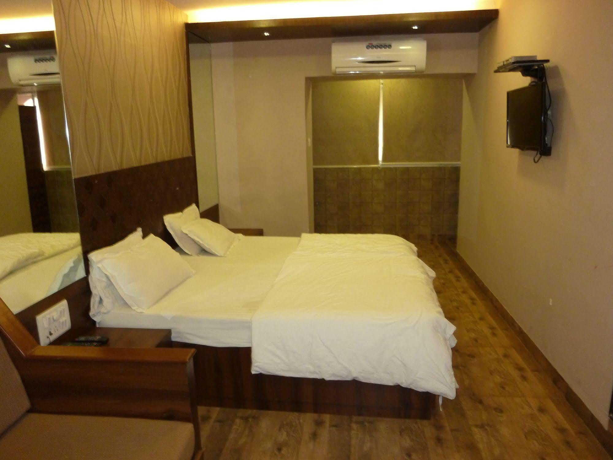 Hotel Regal Palace Mumbai Exteriör bild