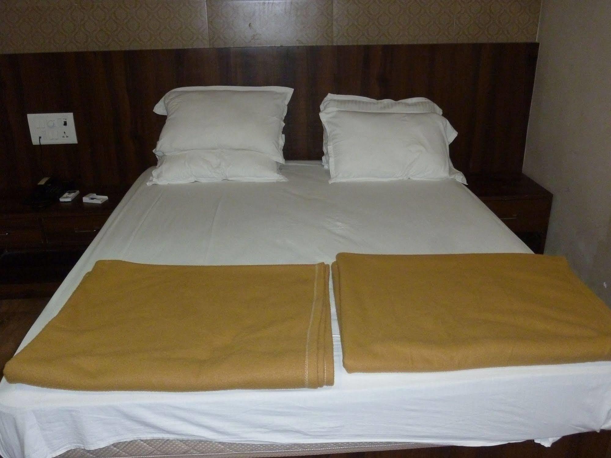Hotel Regal Palace Mumbai Exteriör bild
