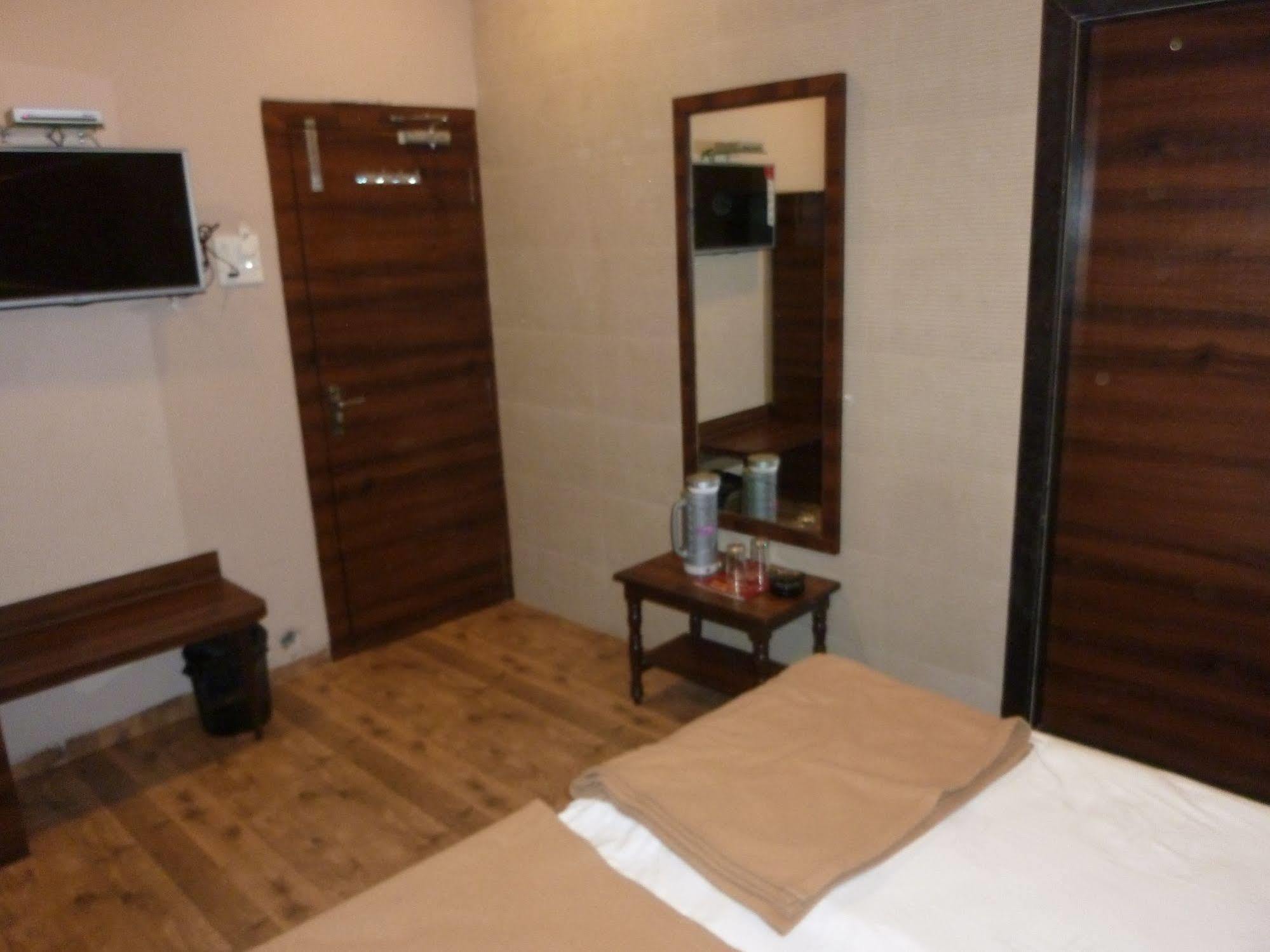 Hotel Regal Palace Mumbai Exteriör bild